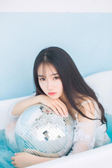 刘雨欣晒女儿照片